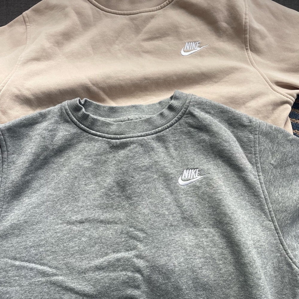 Kids Lrg Nike Crewneck Sweatshirts in Gray and Cream